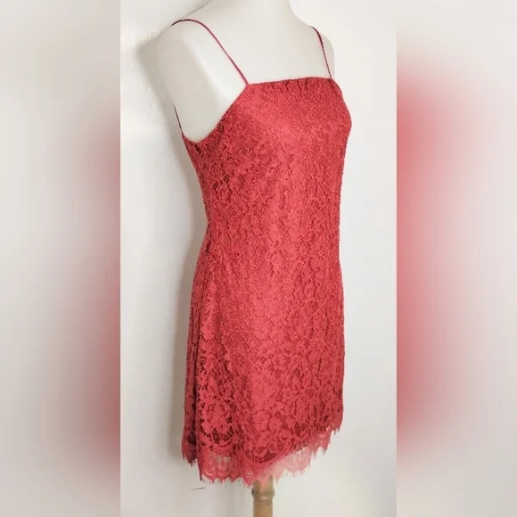 SWEET BRICK LACE DRESS - Picture 5 of 8